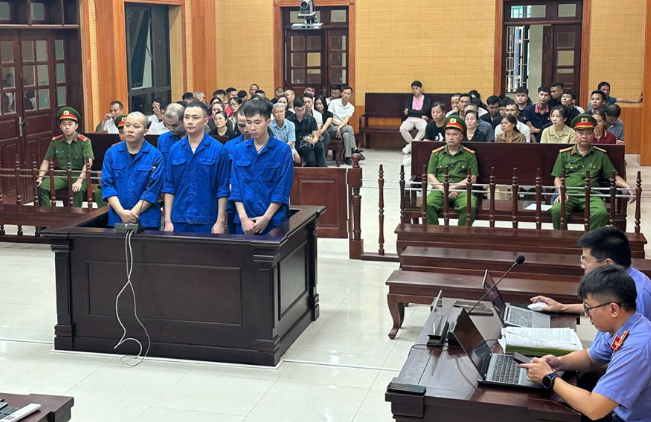 Quảng Ninh: 5 bị cáo lĩnh hơn 48 năm tù về tội tàng trữ, tổ chức sử dụng ma túy